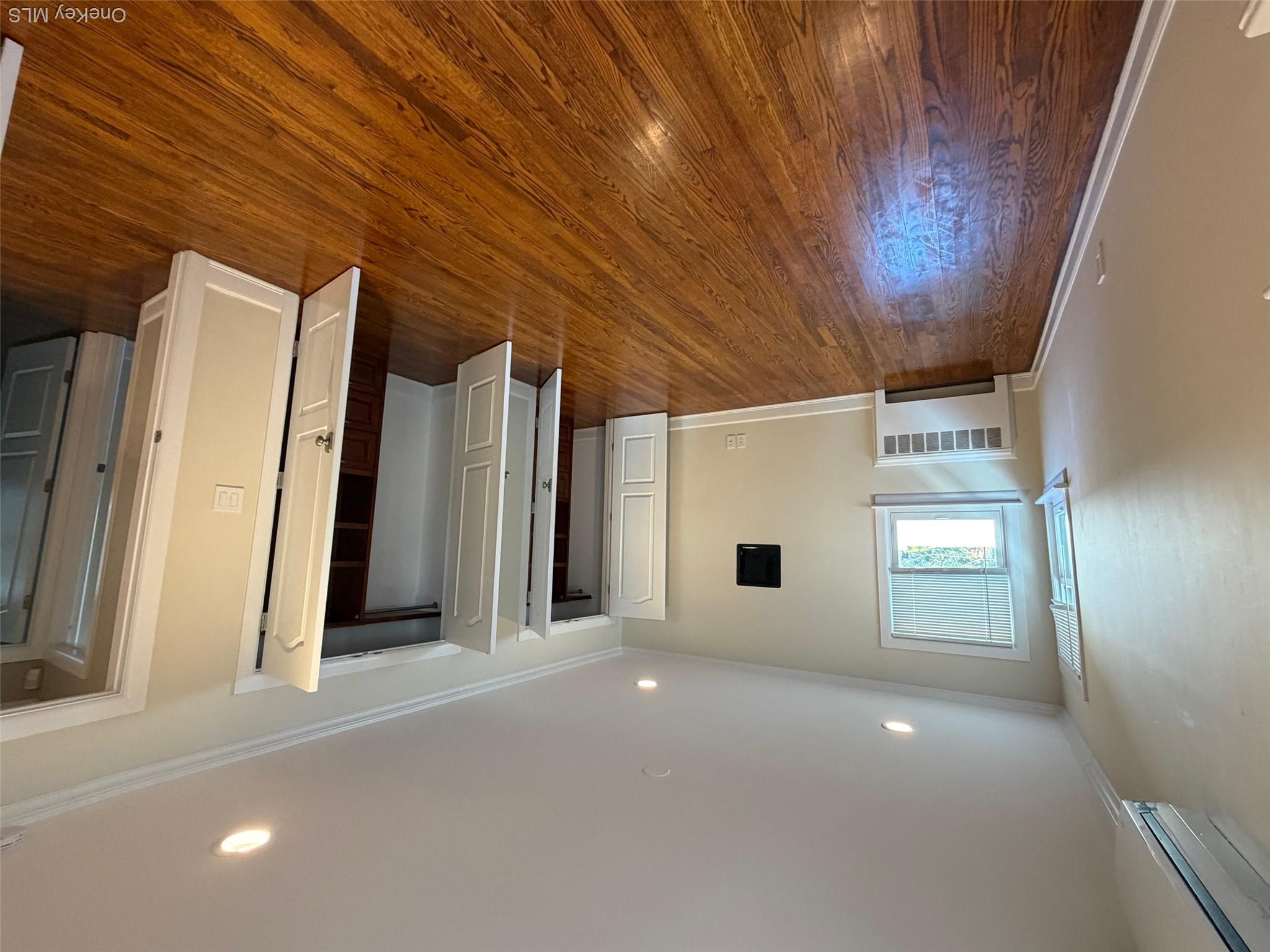 400 E Beech Street, Unit Main photo 12