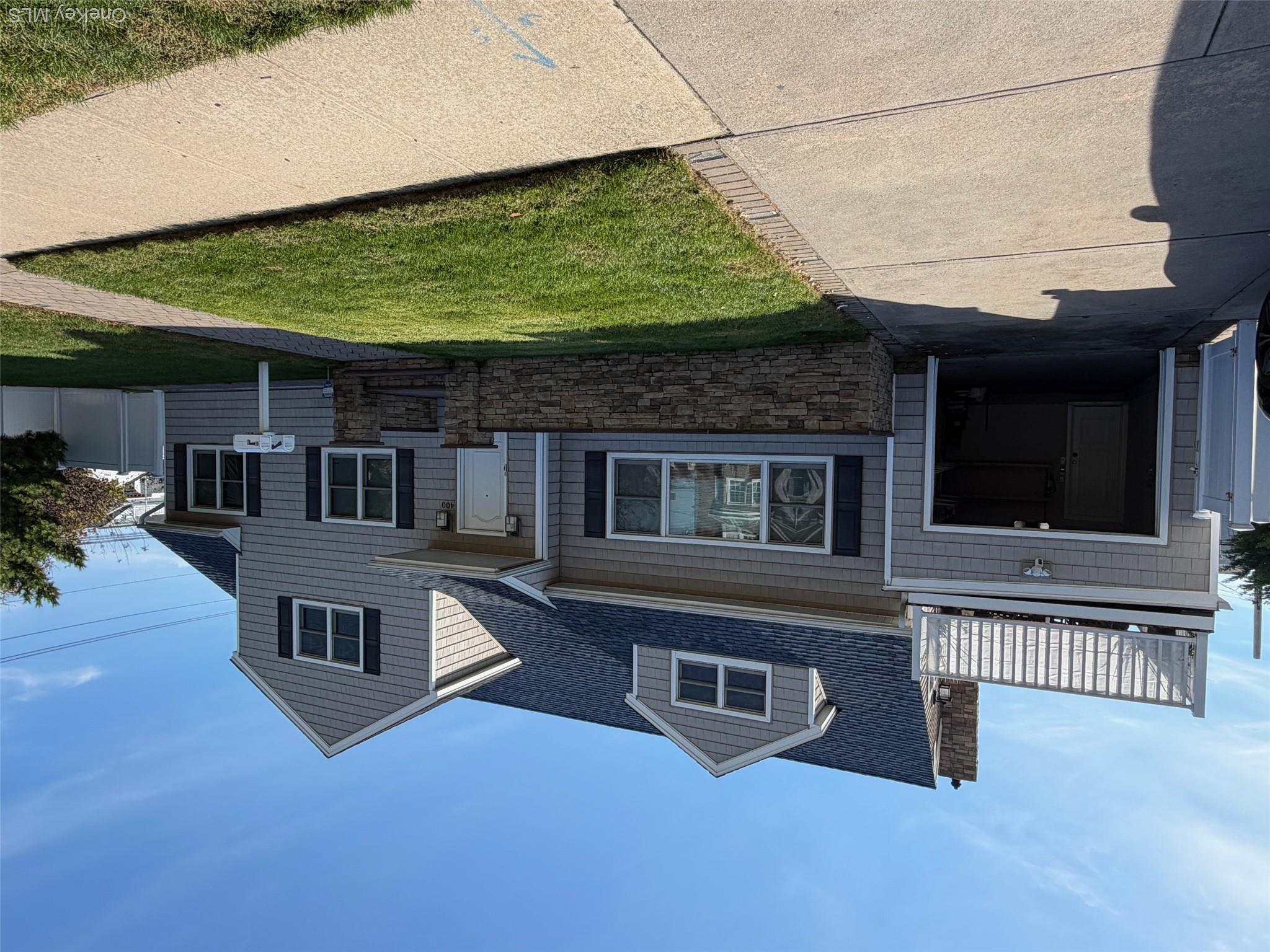 400 E Beech Street, Unit Main
