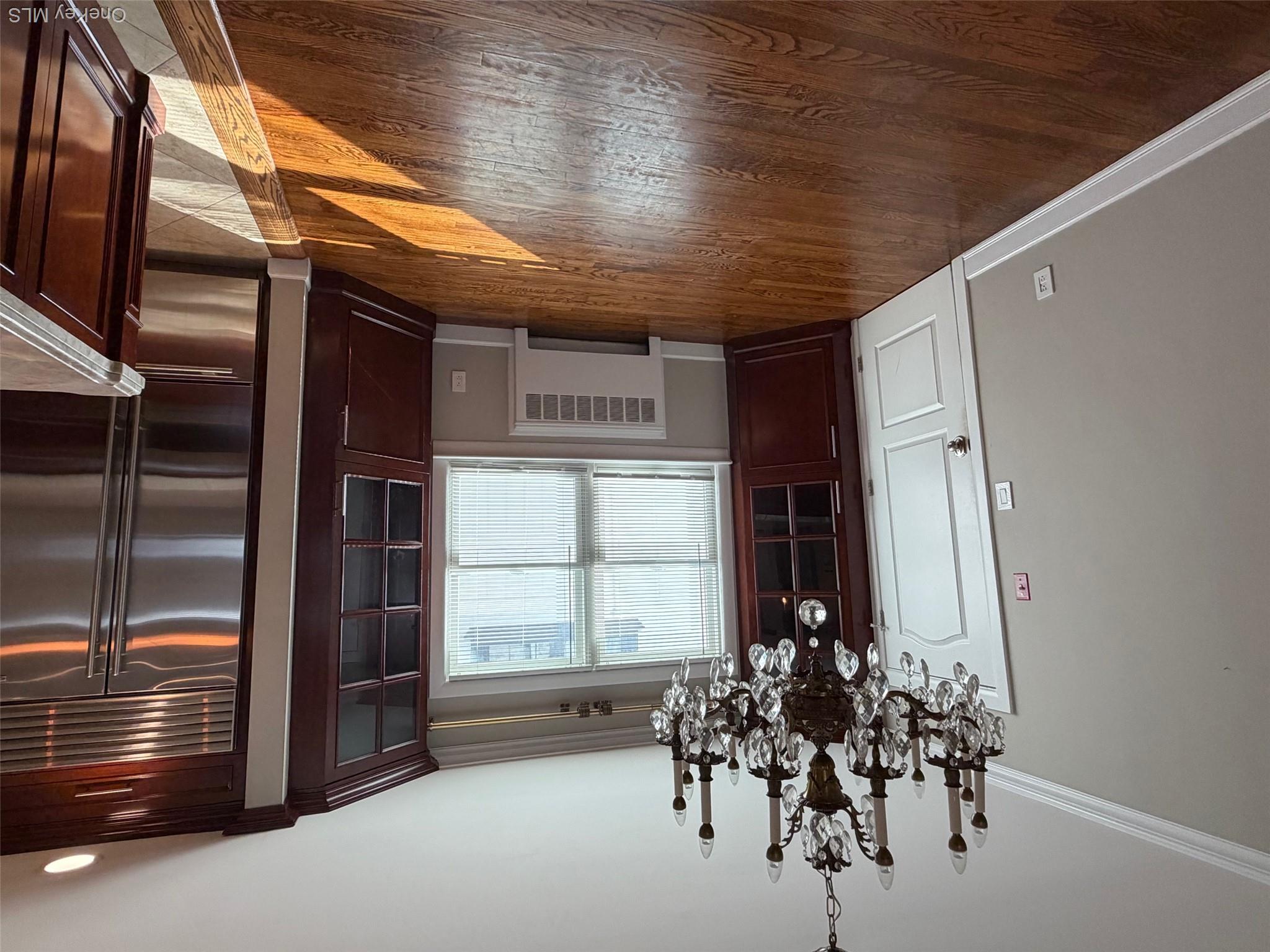 400 E Beech Street, Unit Main photo 6