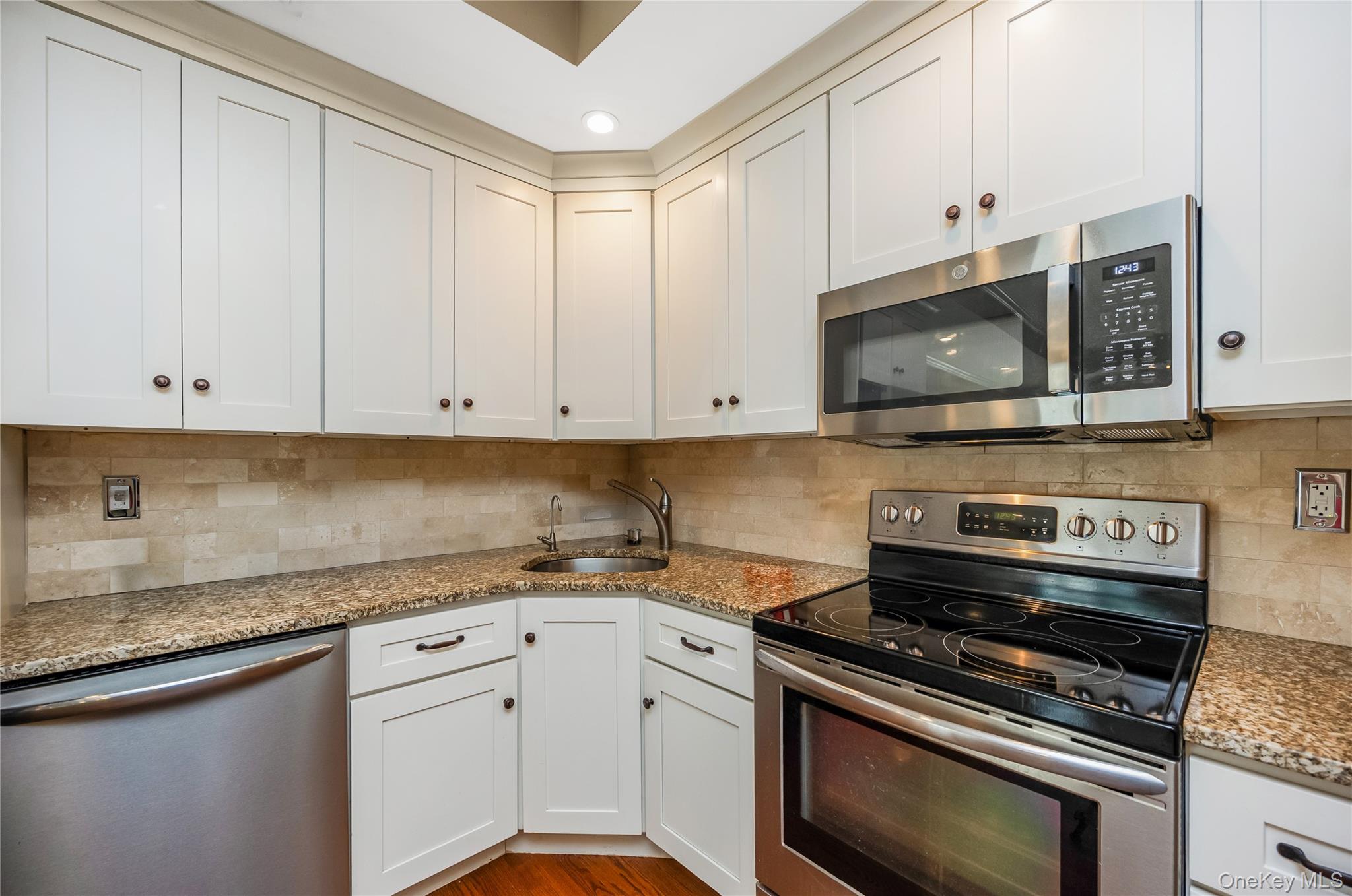 25 Frank Avenue – For Sale photo 14