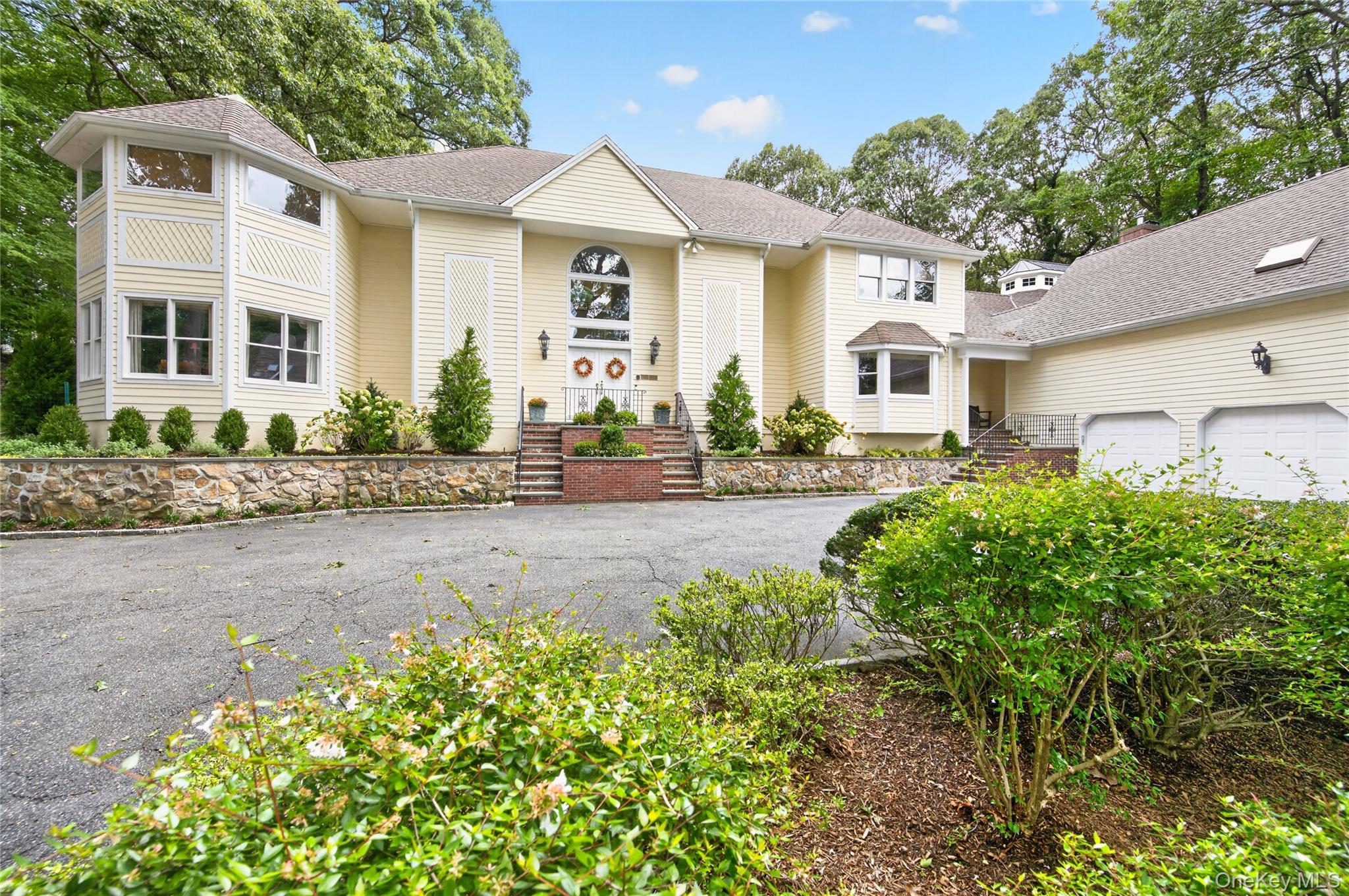 136 Cove Neck Road – For Sale