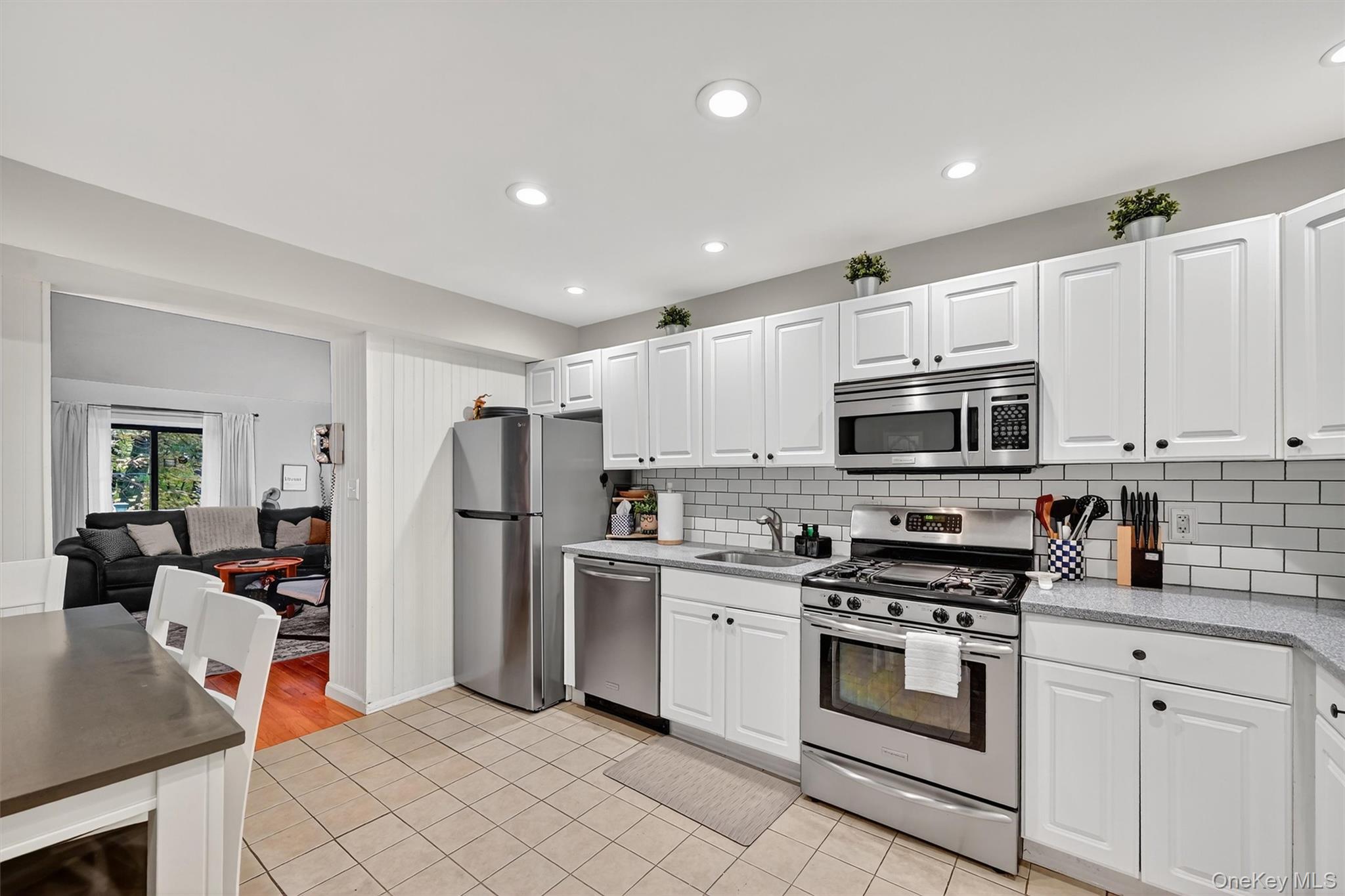 41 Berwynn Road, Unit 2D photo 10