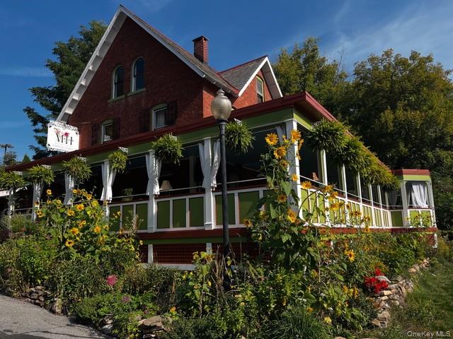 1 York – For Sale photo 2