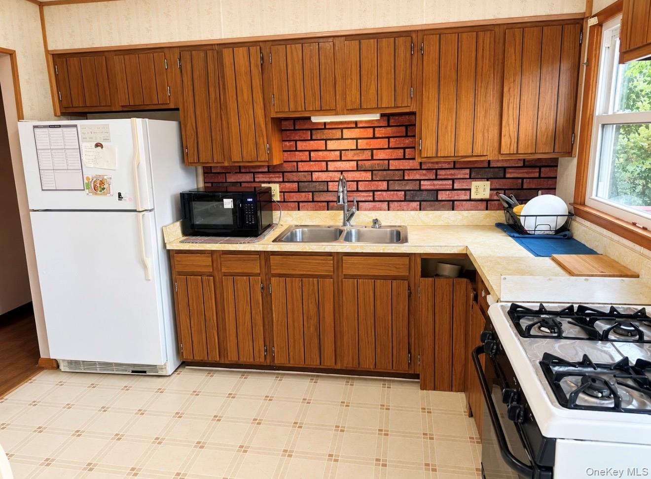 200 South Road – For Sale photo 3
