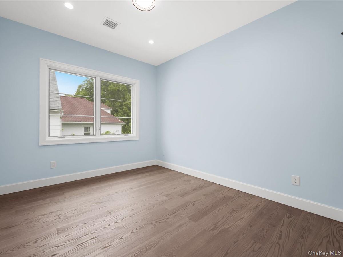 7 Floyd – For Sale photo 22