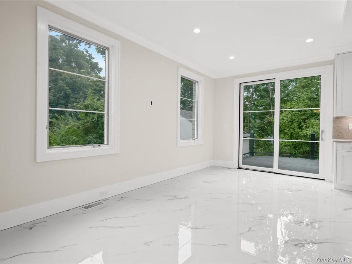 7 Floyd – For Sale photo 8