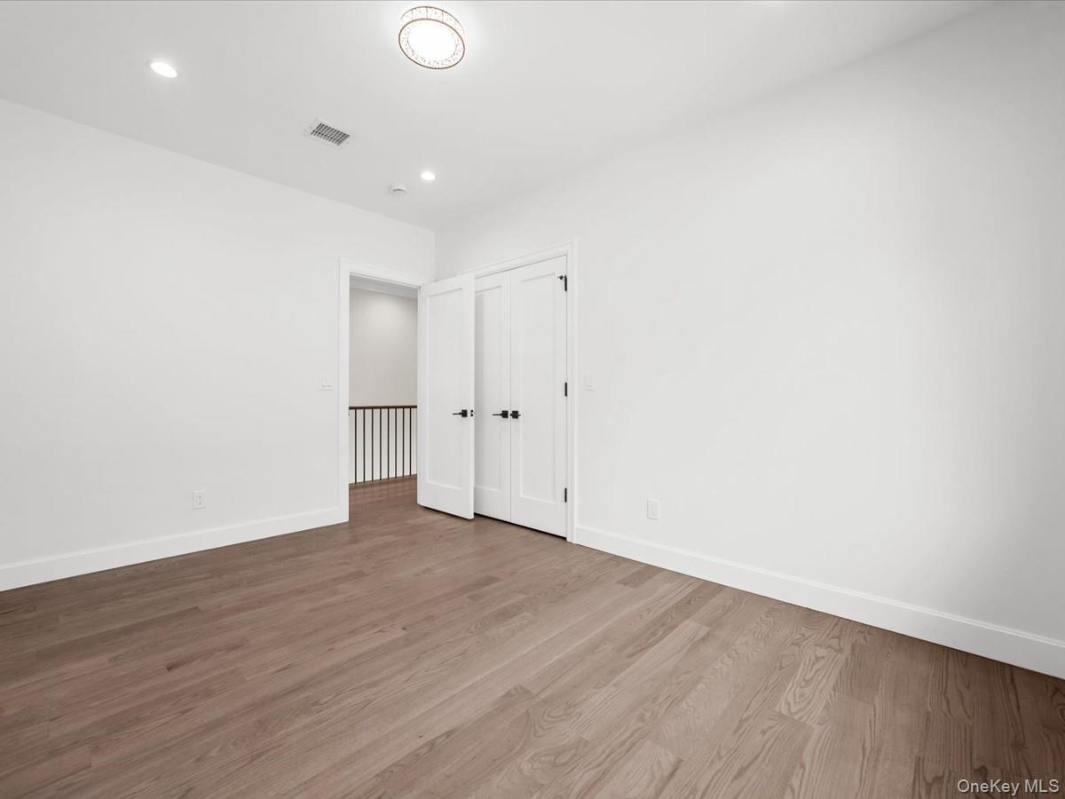 7 Floyd – For Sale photo 25