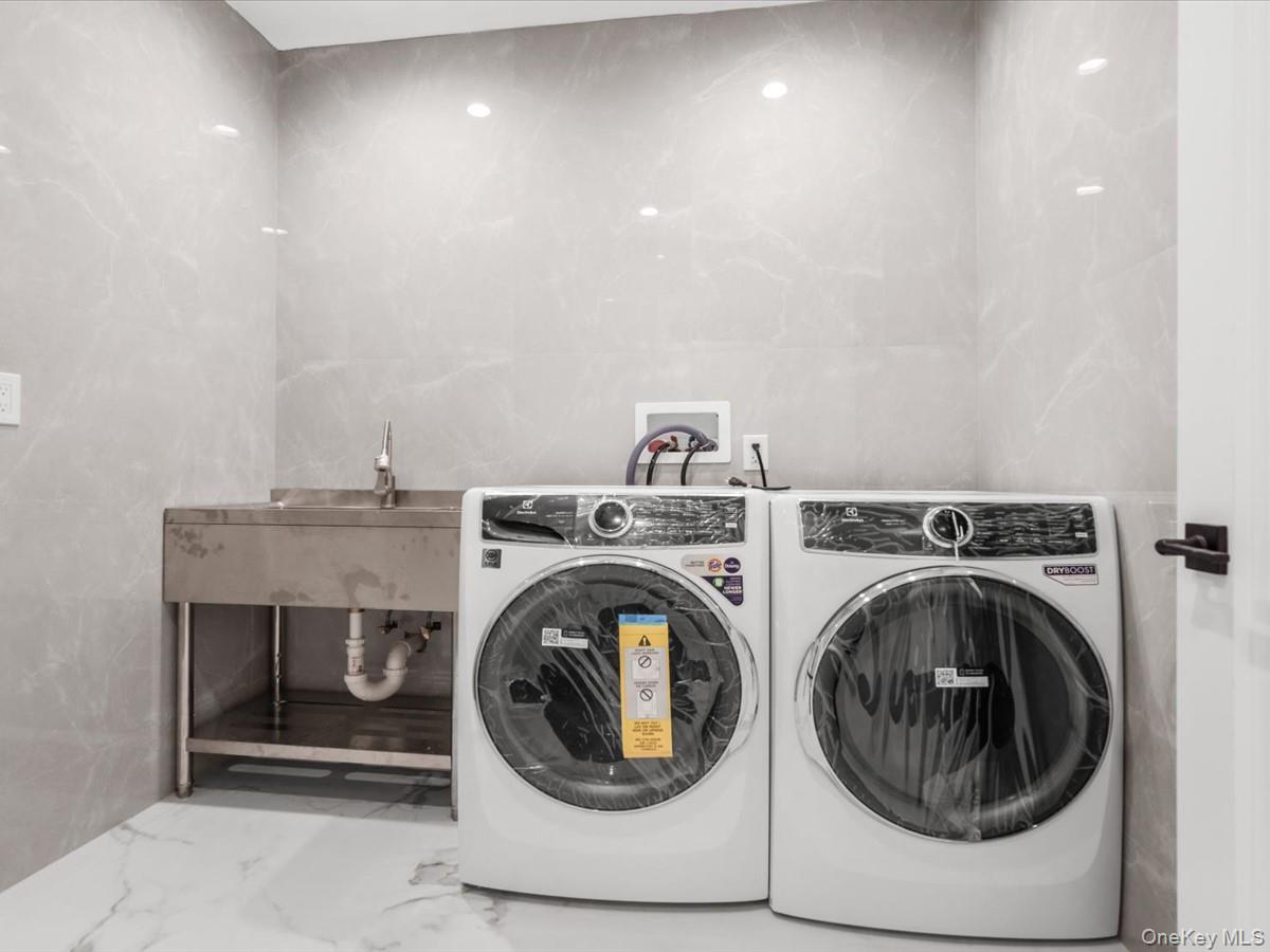 7 Floyd – For Sale photo 36