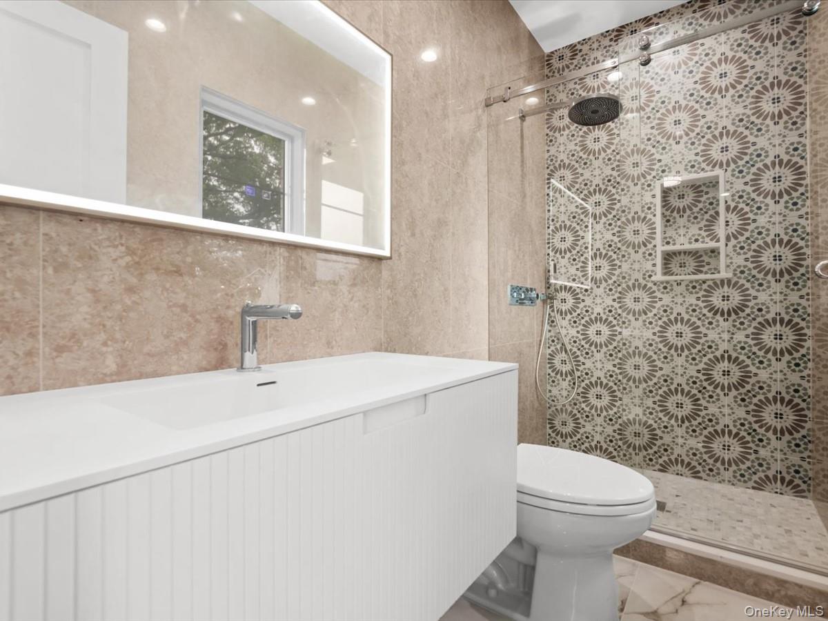 7 Floyd – For Sale photo 30