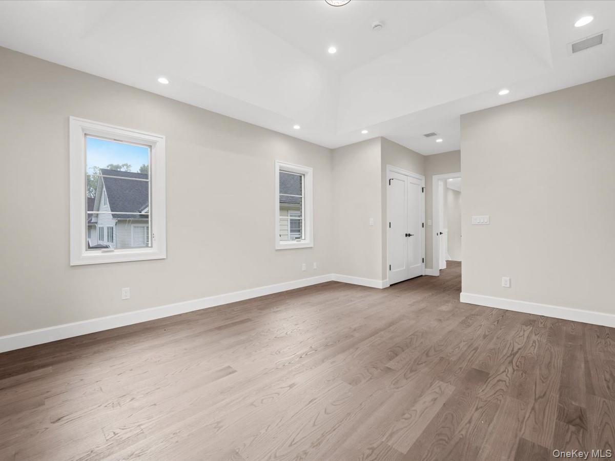7 Floyd – For Sale photo 18