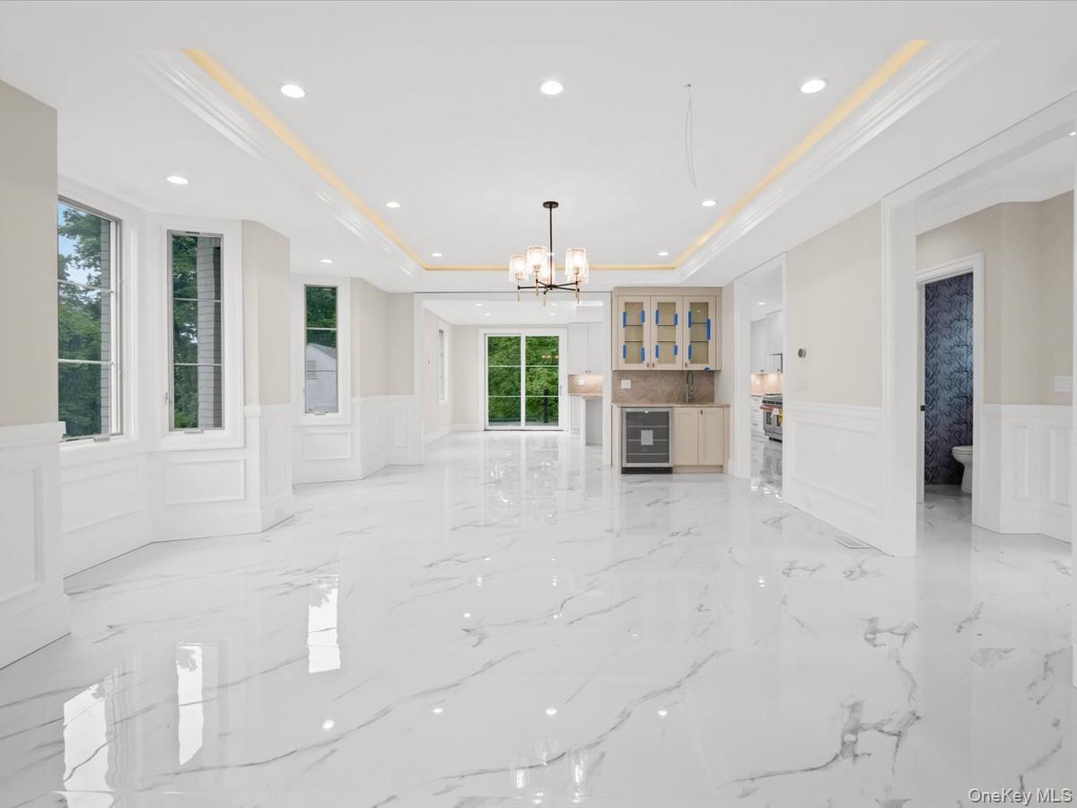 7 Floyd – For Sale photo 6