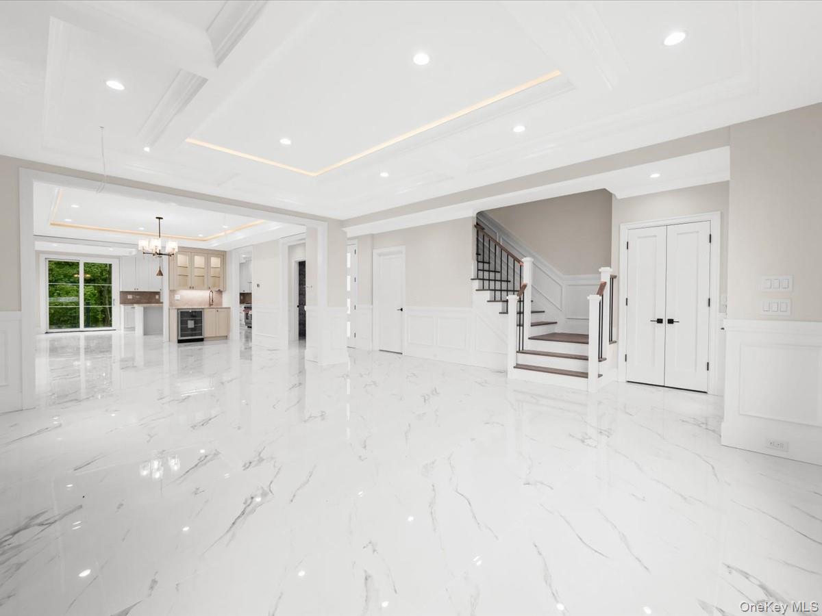 7 Floyd – For Sale photo 4