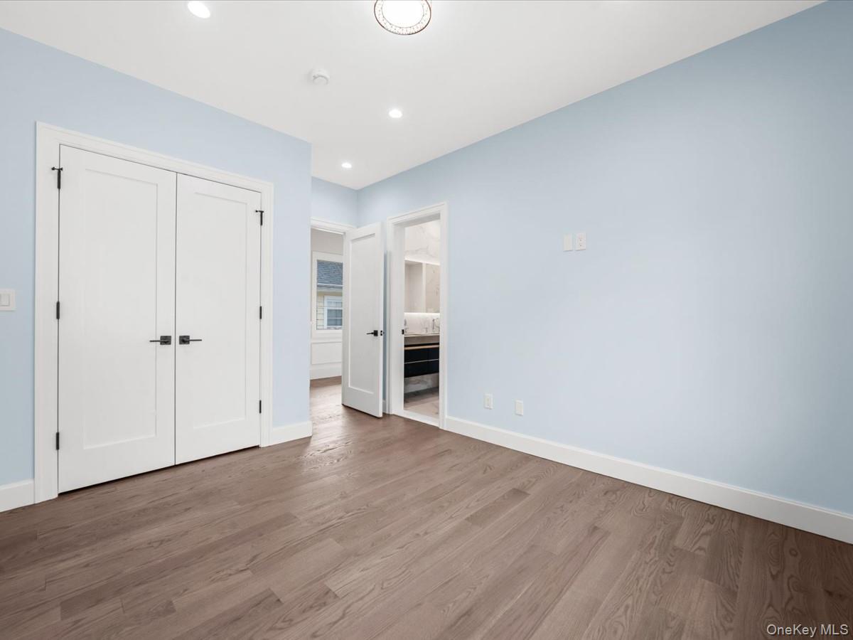 7 Floyd – For Sale photo 23