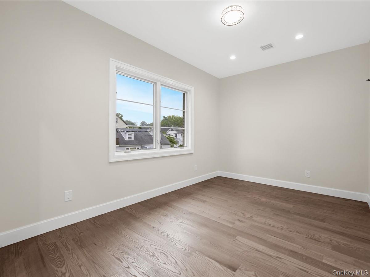 7 Floyd – For Sale photo 28