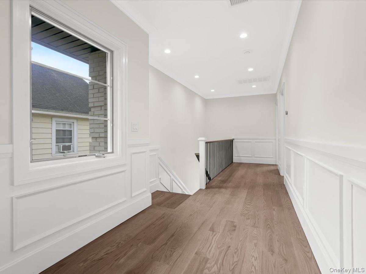 7 Floyd – For Sale photo 16