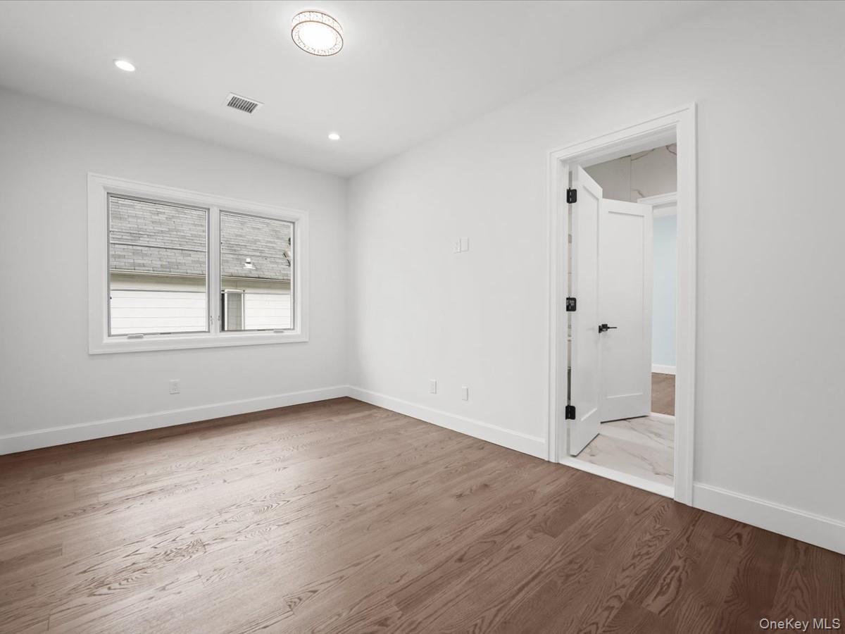7 Floyd – For Sale photo 24