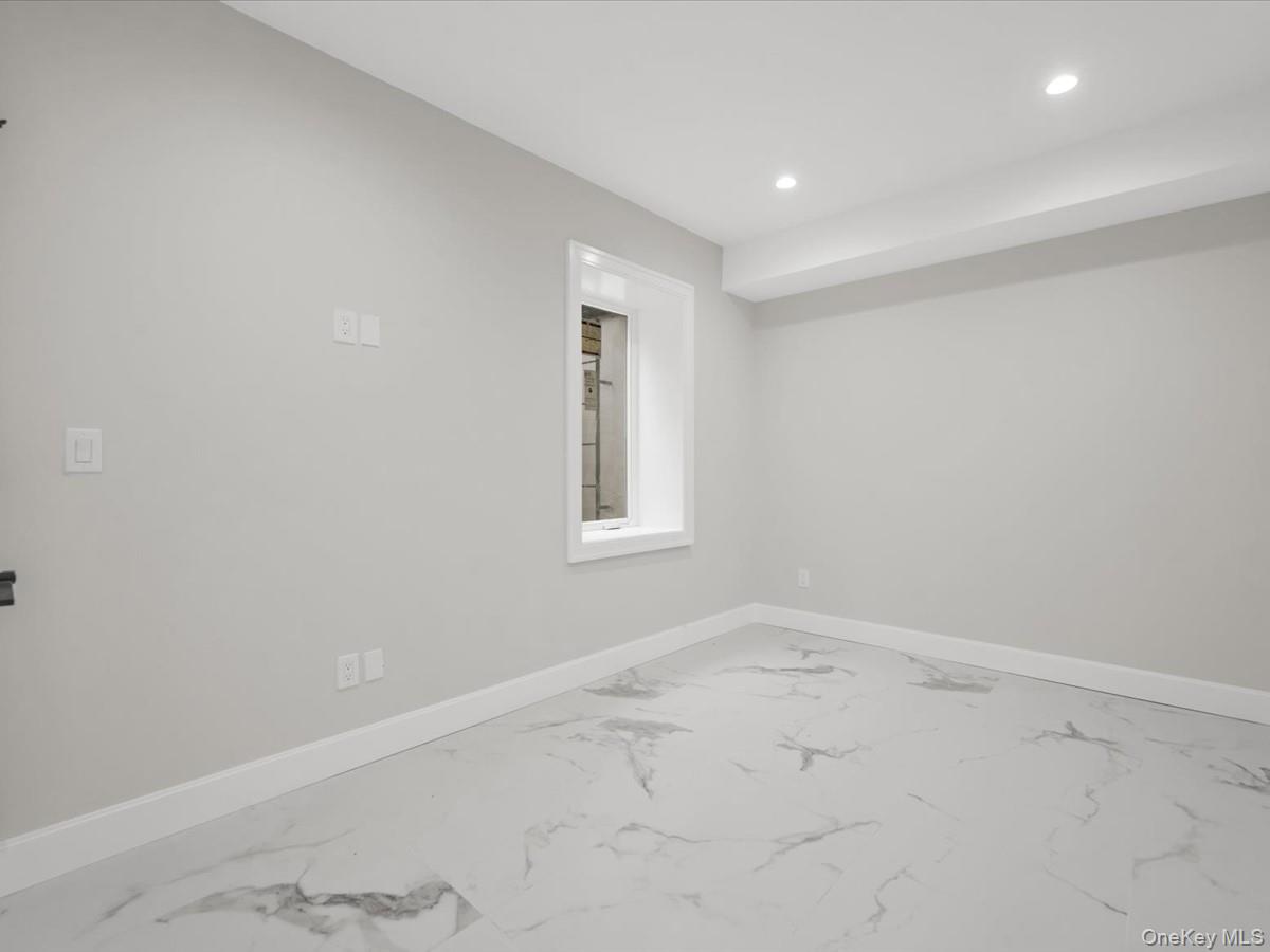 7 Floyd – For Sale photo 34