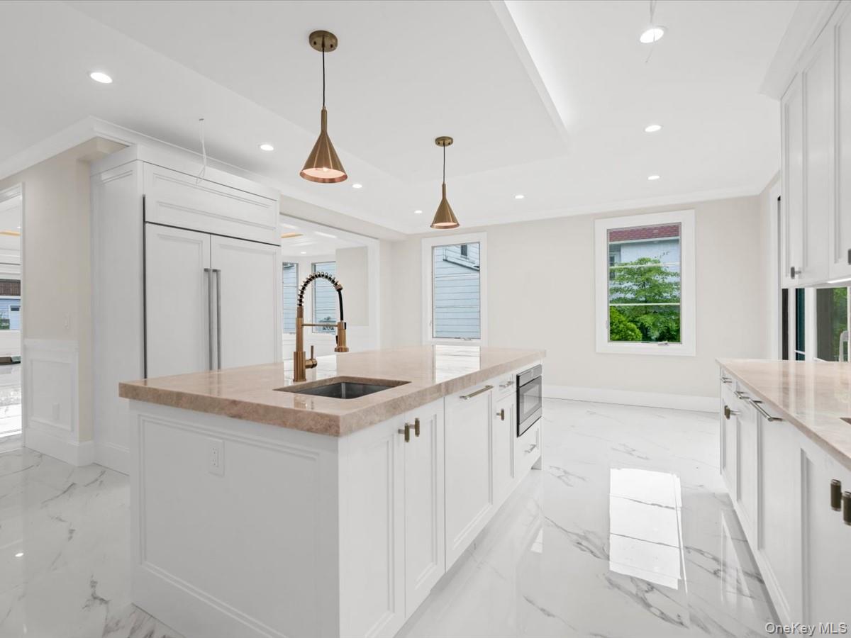 7 Floyd – For Sale photo 13