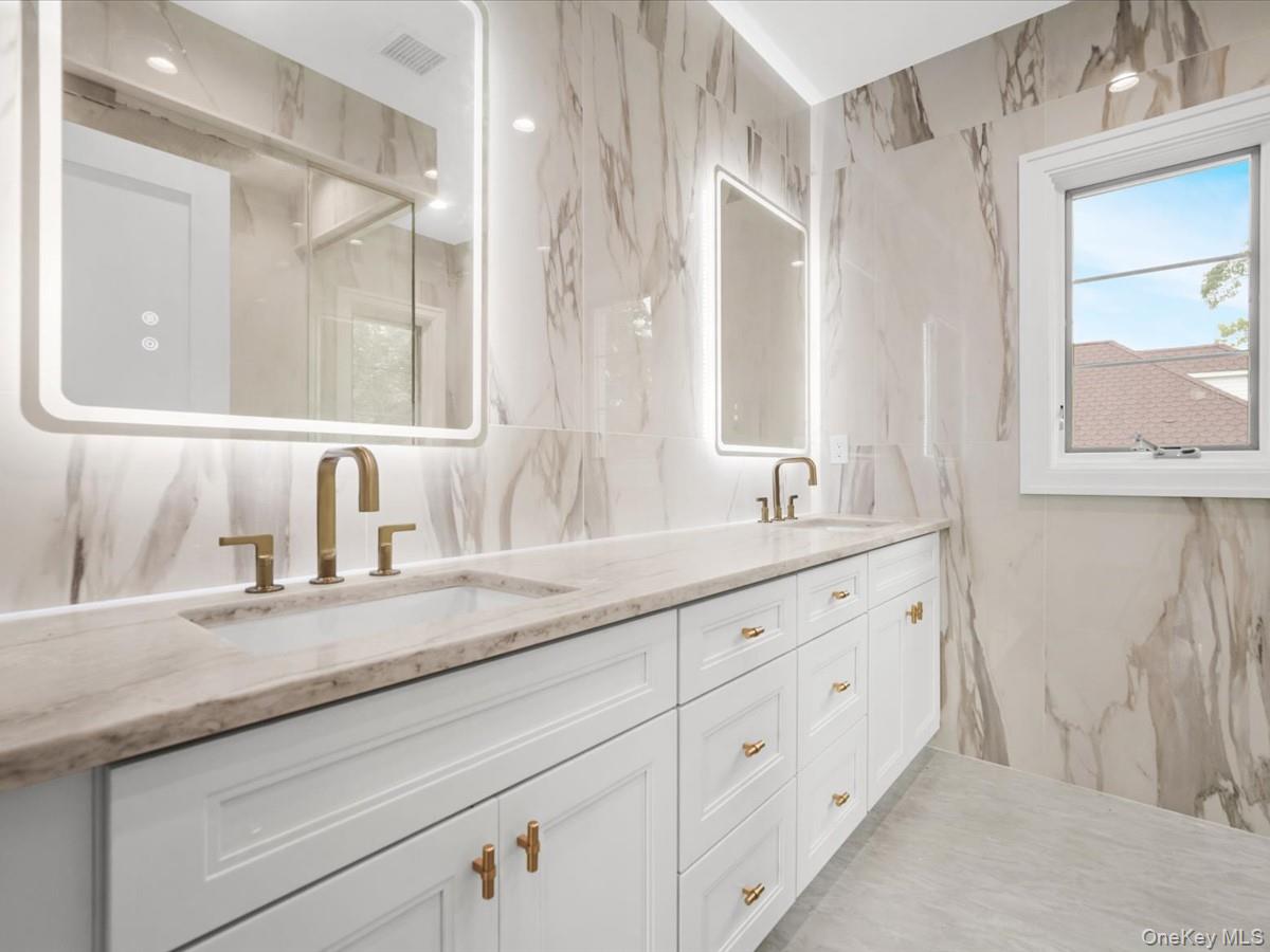 7 Floyd – For Sale photo 19