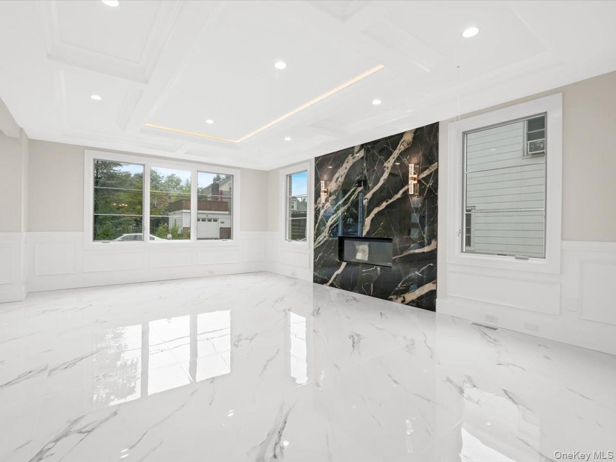 7 Floyd – For Sale photo 5