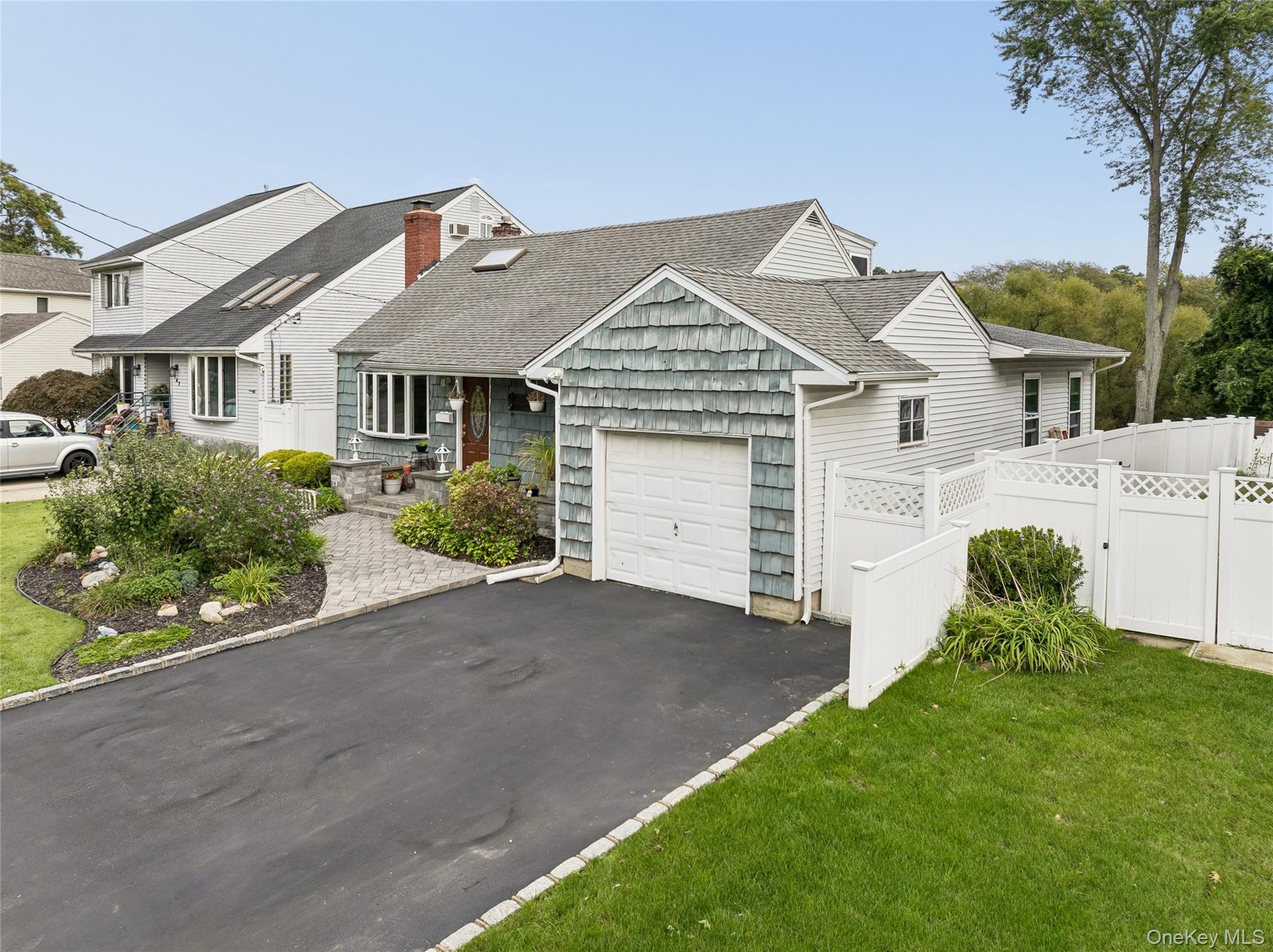 143 Deer Lake Drive – For Sale photo 2