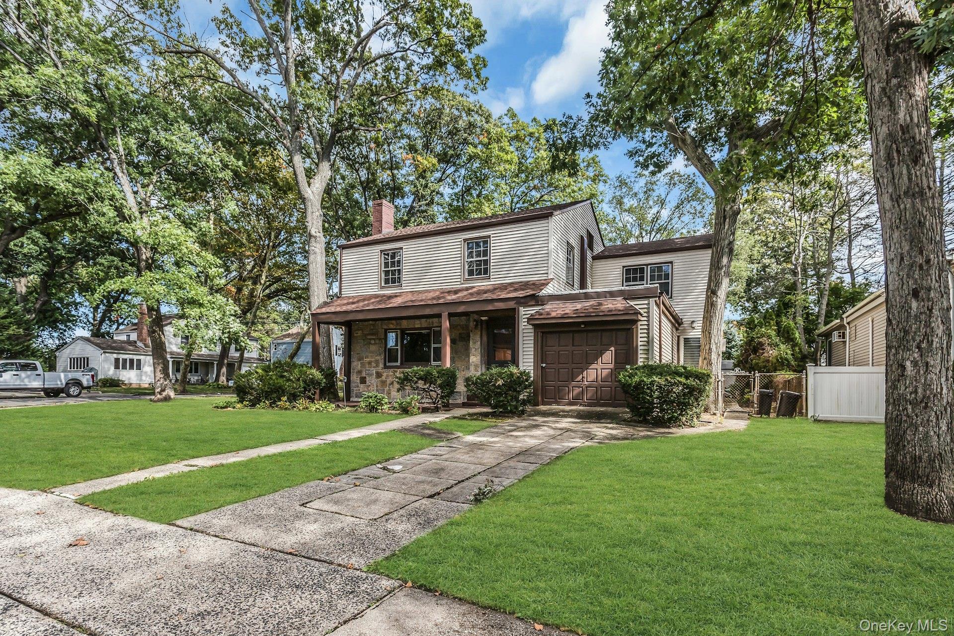 915 Glenwood Road – For Sale photo 2