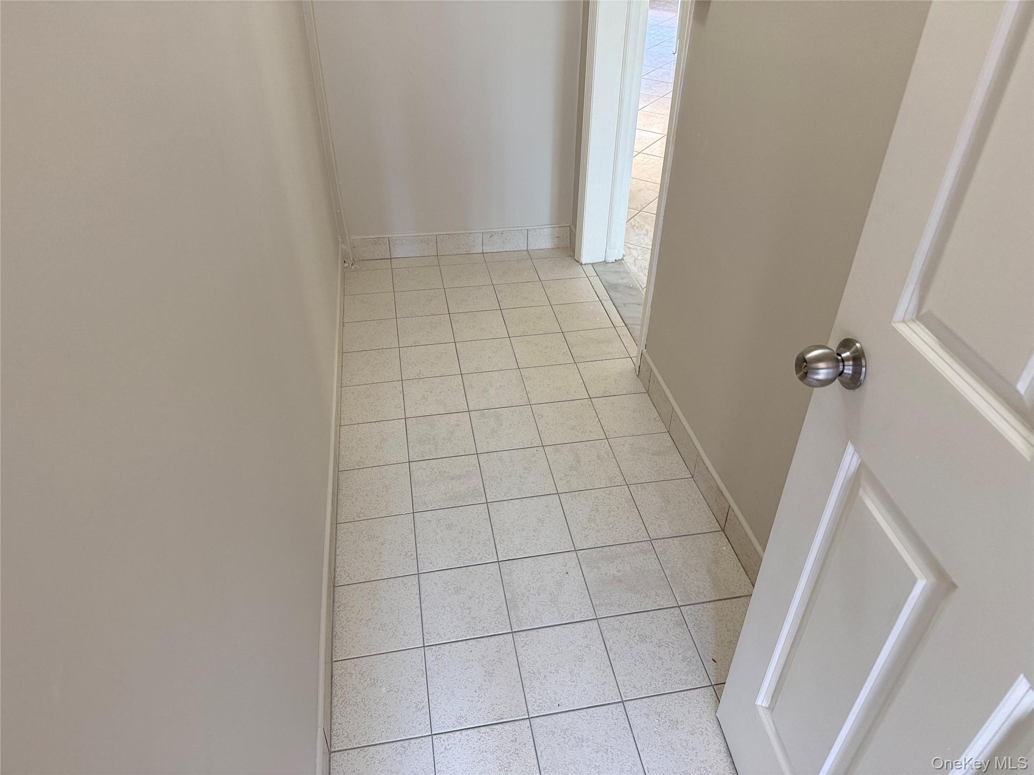 41-39 Benham Street, Unit Apt 1 photo 2