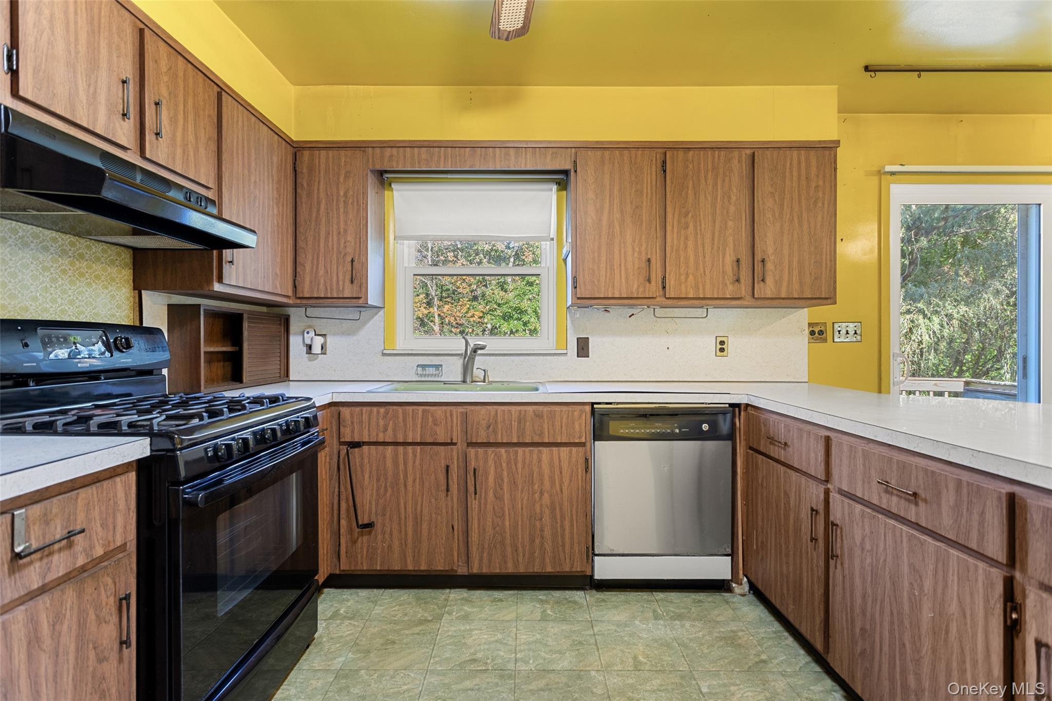 180 Bradford Avenue – For Sale photo 15