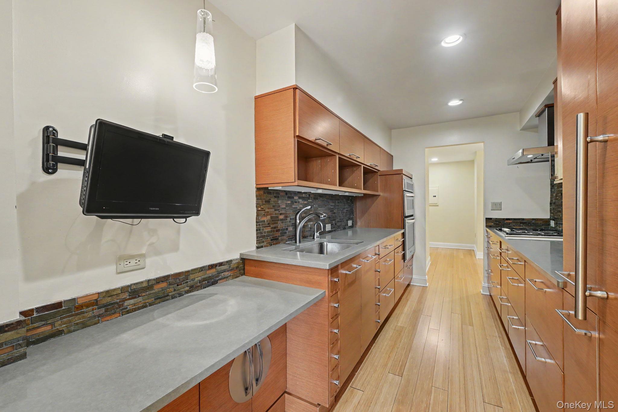 720 Milton Road, Unit N4E photo 3