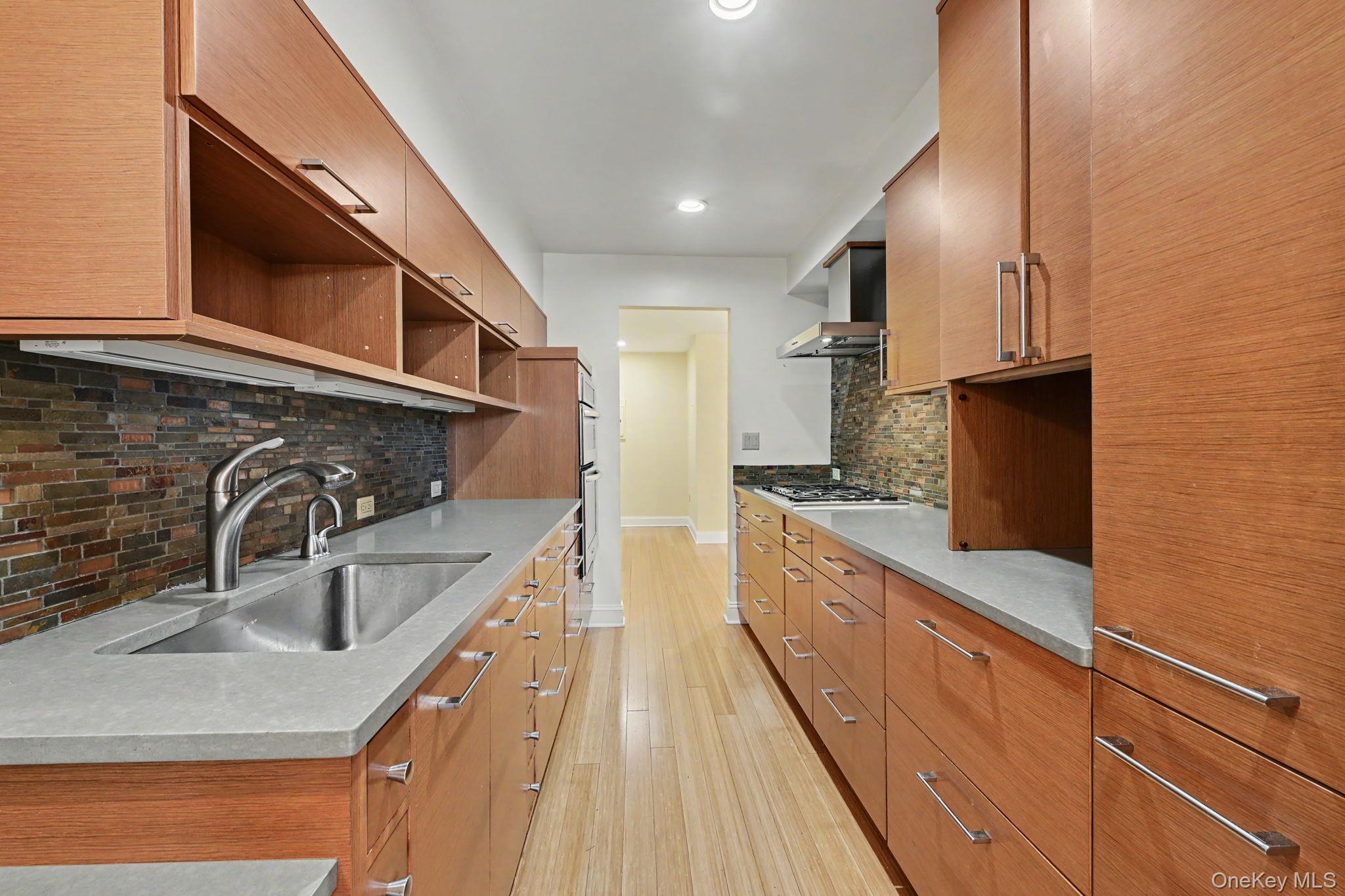 720 Milton Road, Unit N4E photo 2