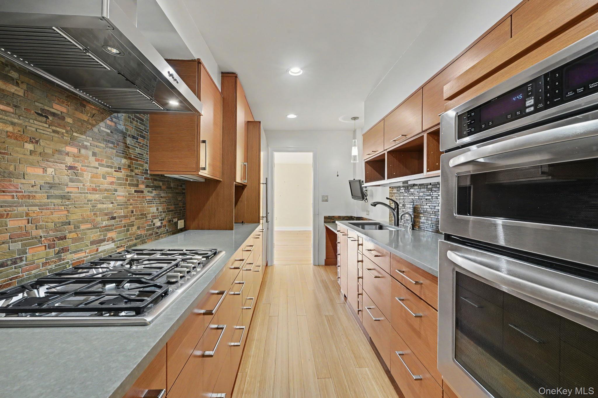 720 Milton Road, Unit N4E photo 4