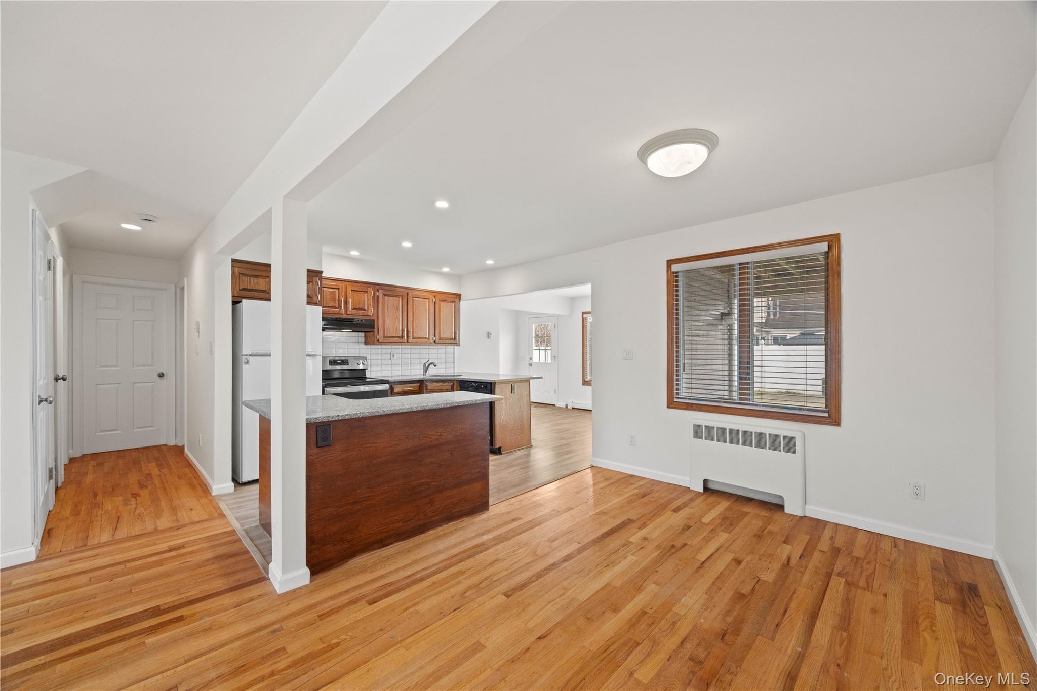 1051 Park Lane N – For Rent photo 7
