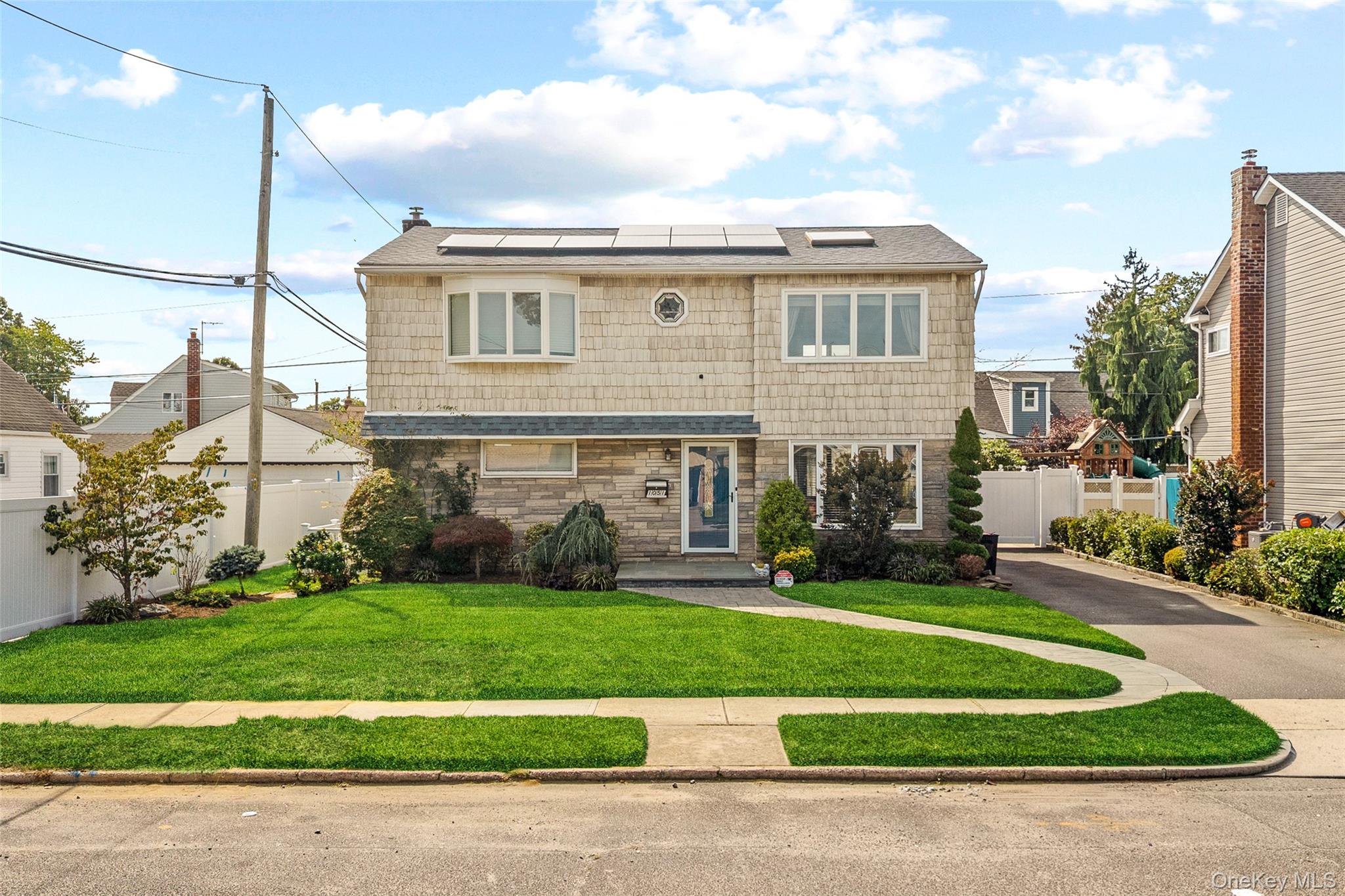 1051 Park Lane N – For Rent