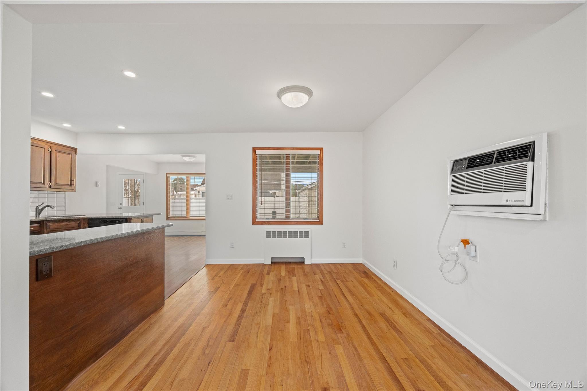 1051 Park Lane N – For Rent photo 6