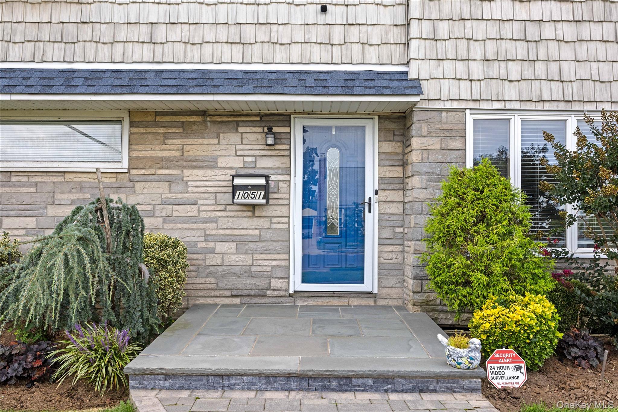 1051 Park Lane N – For Rent photo 2