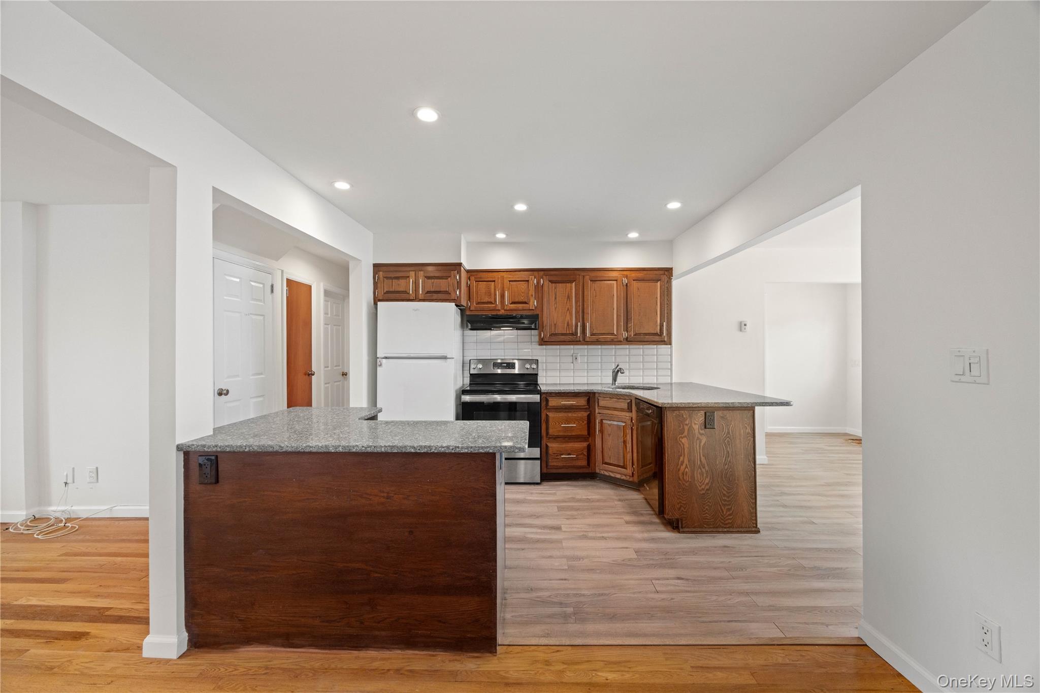 1051 Park Lane N – For Rent photo 8