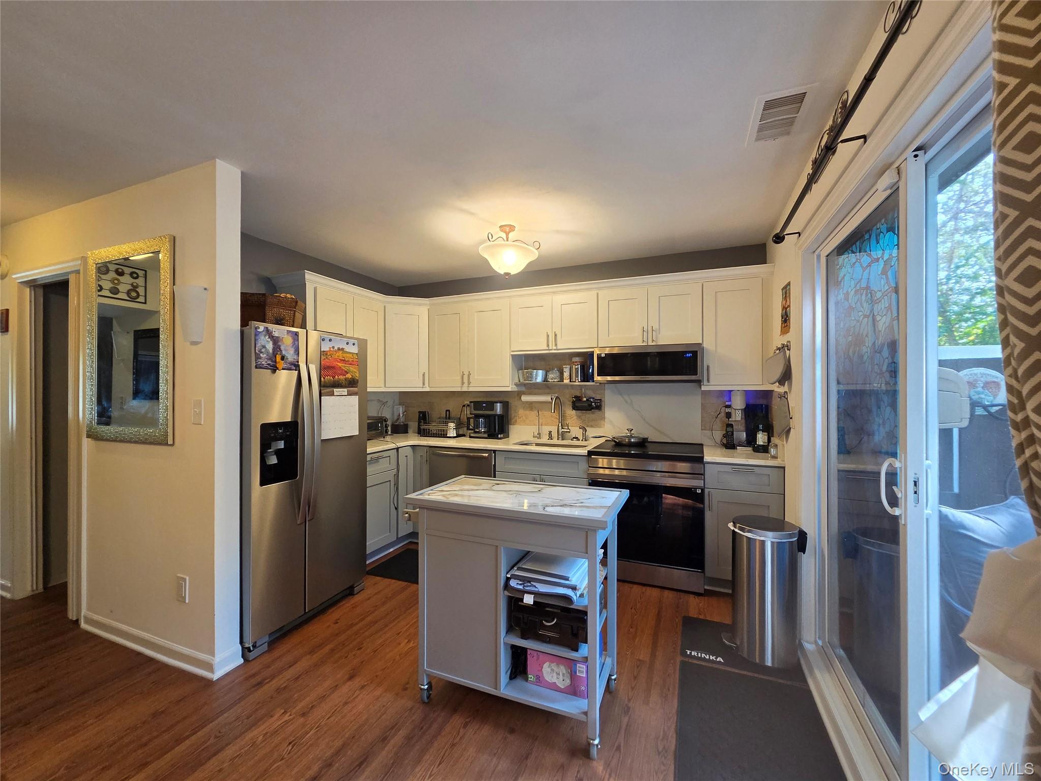 133 Fieldstone Court – For Sale photo 4