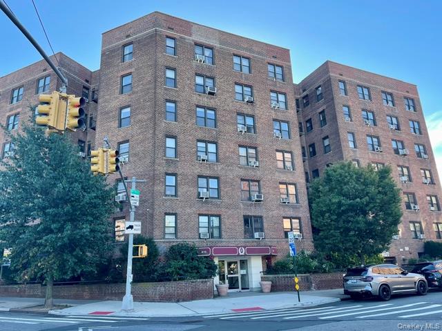 48-21 40 Street, Unit 2C photo 2