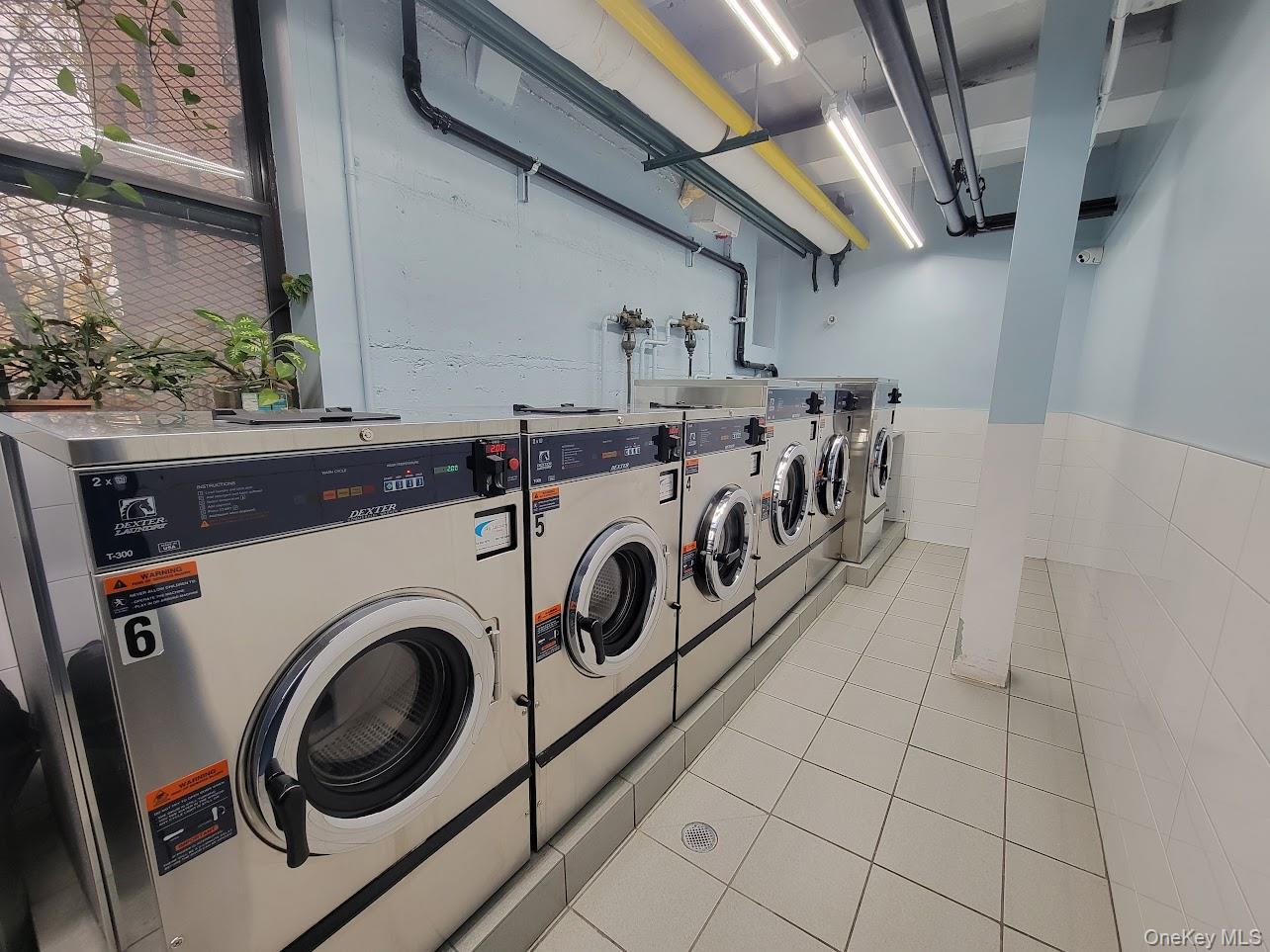 65-15 38th Avenue, Unit 6R photo 20