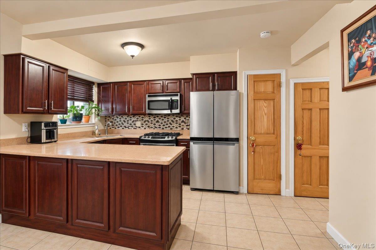1850 Radcliff Avenue – For Sale photo 4