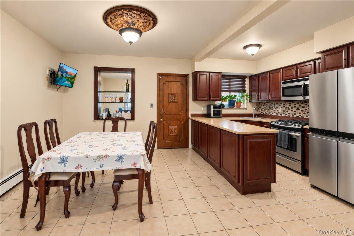 1850 Radcliff Avenue – For Sale photo 3