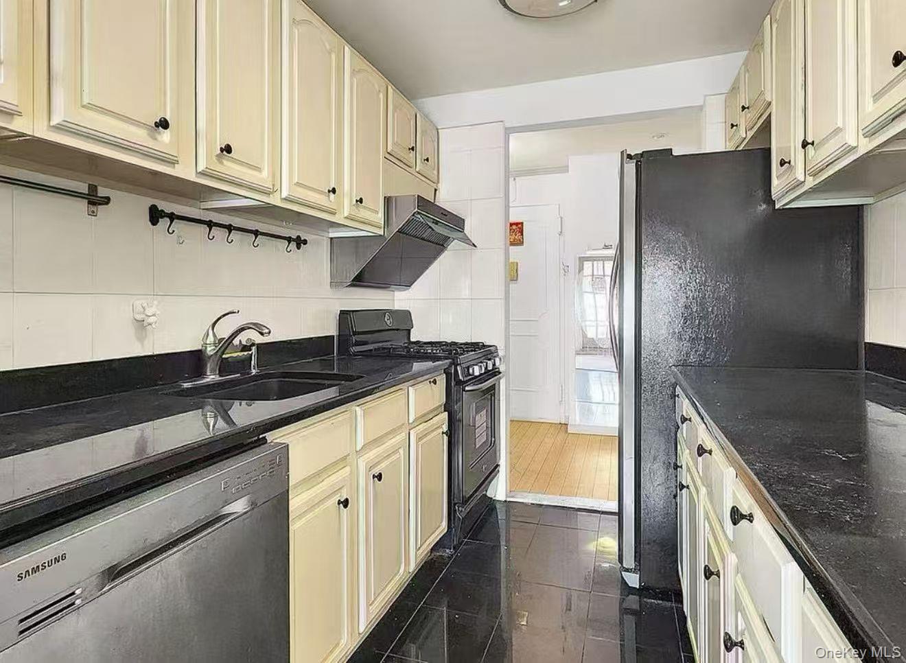 14055 34th Avenue, Unit 5B photo 4