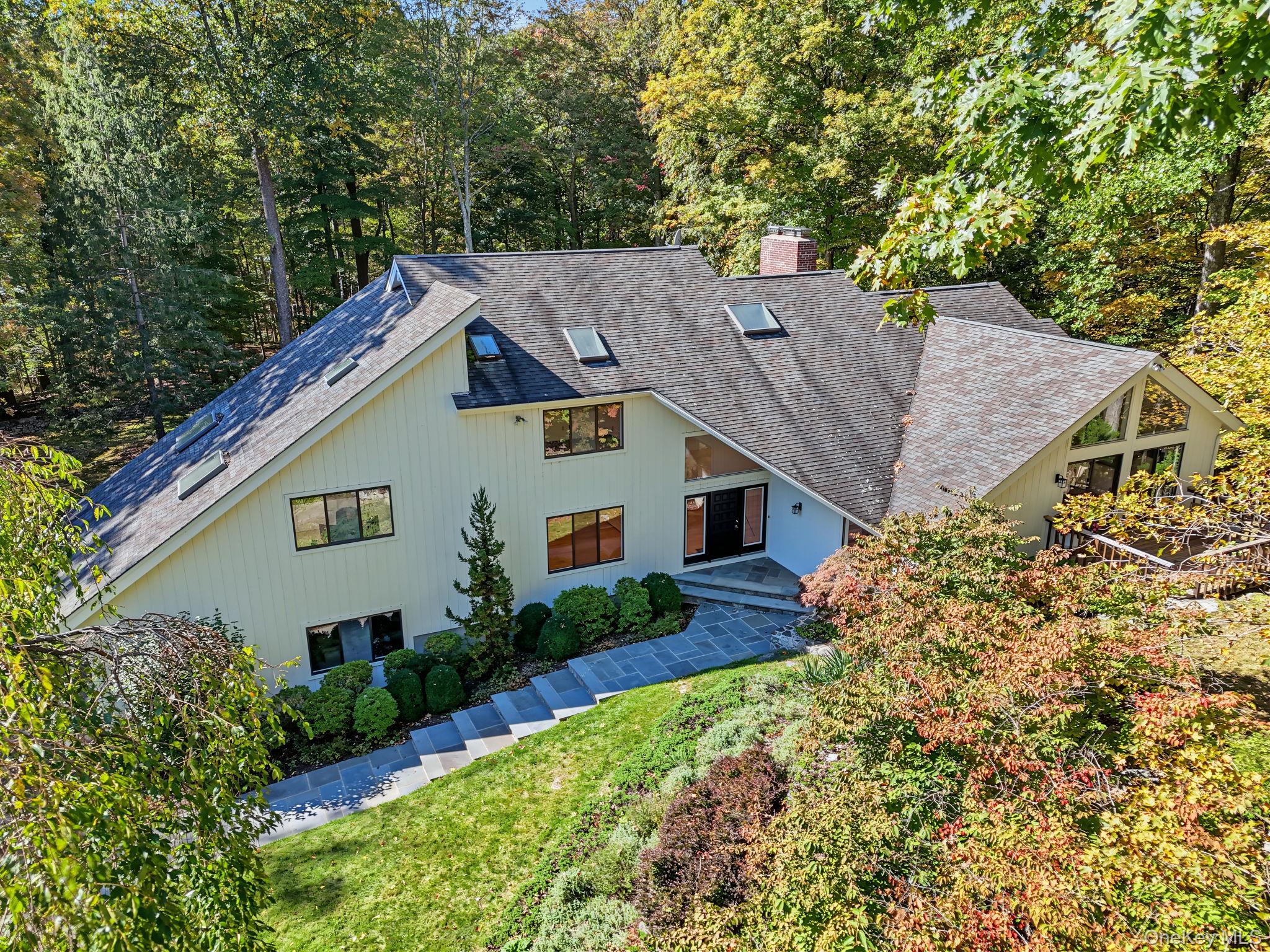4 Stone Hollow Way – For Sale
