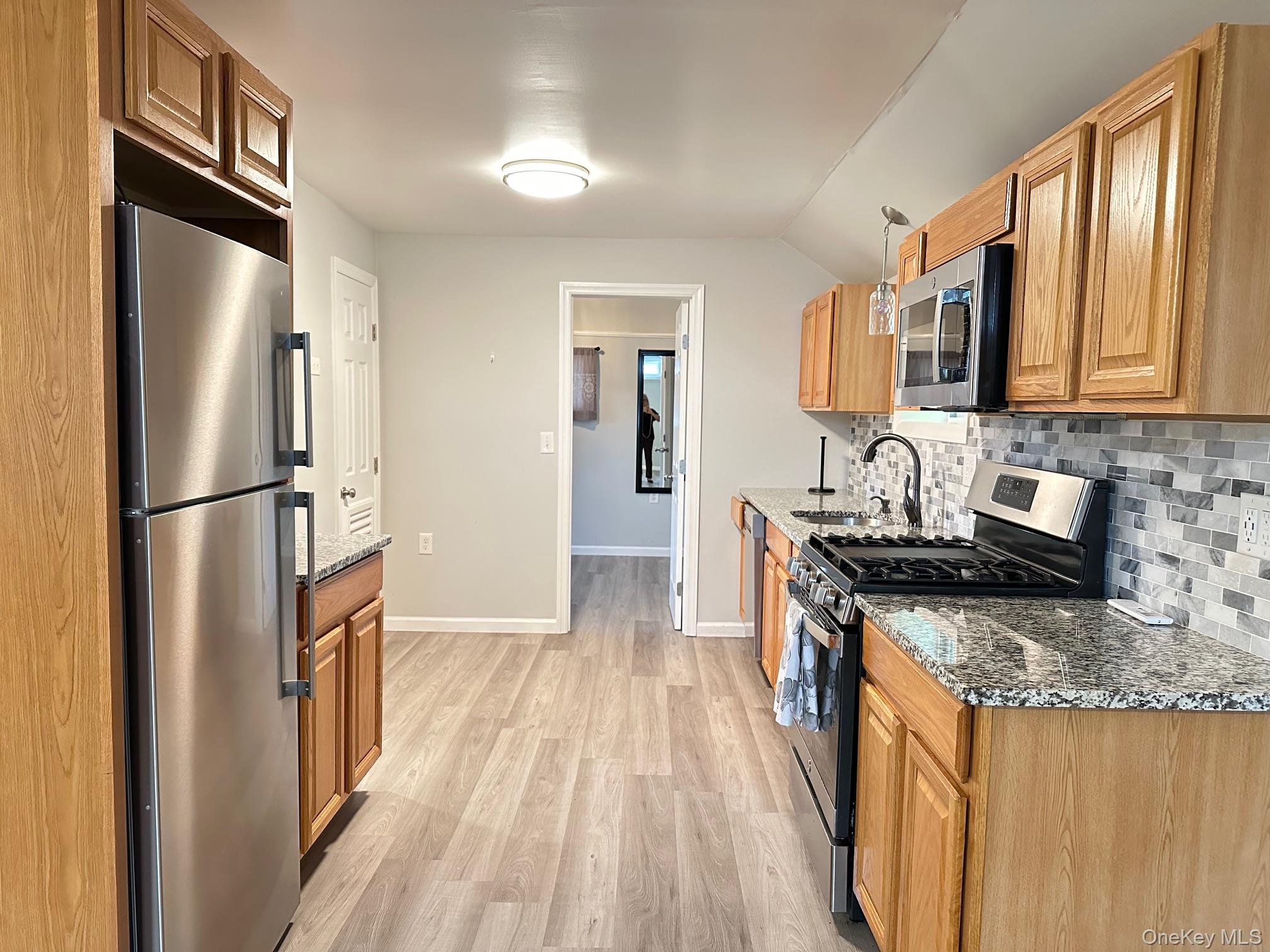38 Glenmere Avenue, Unit Unit B photo 5