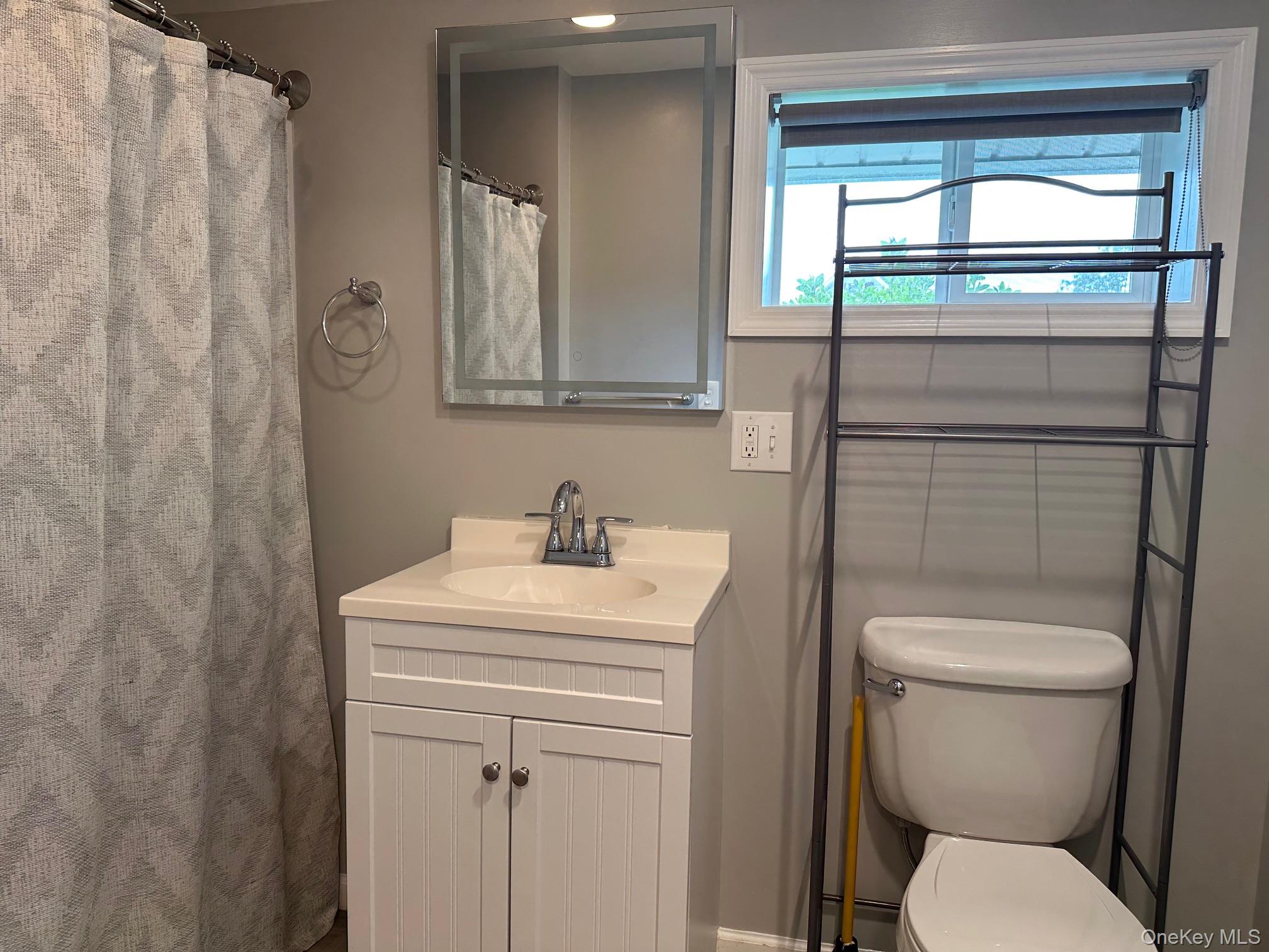 38 Glenmere Avenue, Unit Unit B photo 10