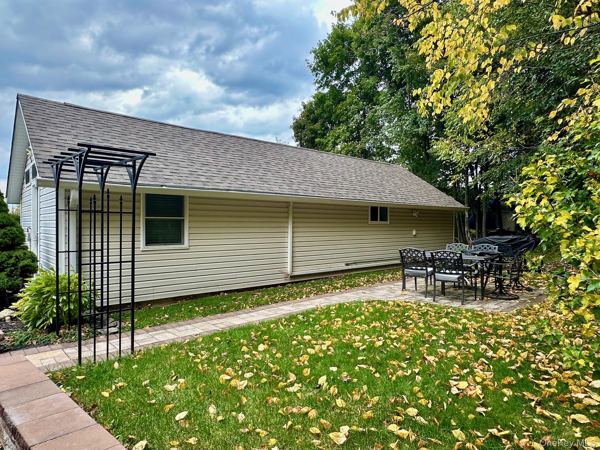38 Glenmere Avenue, Unit Unit B photo 2
