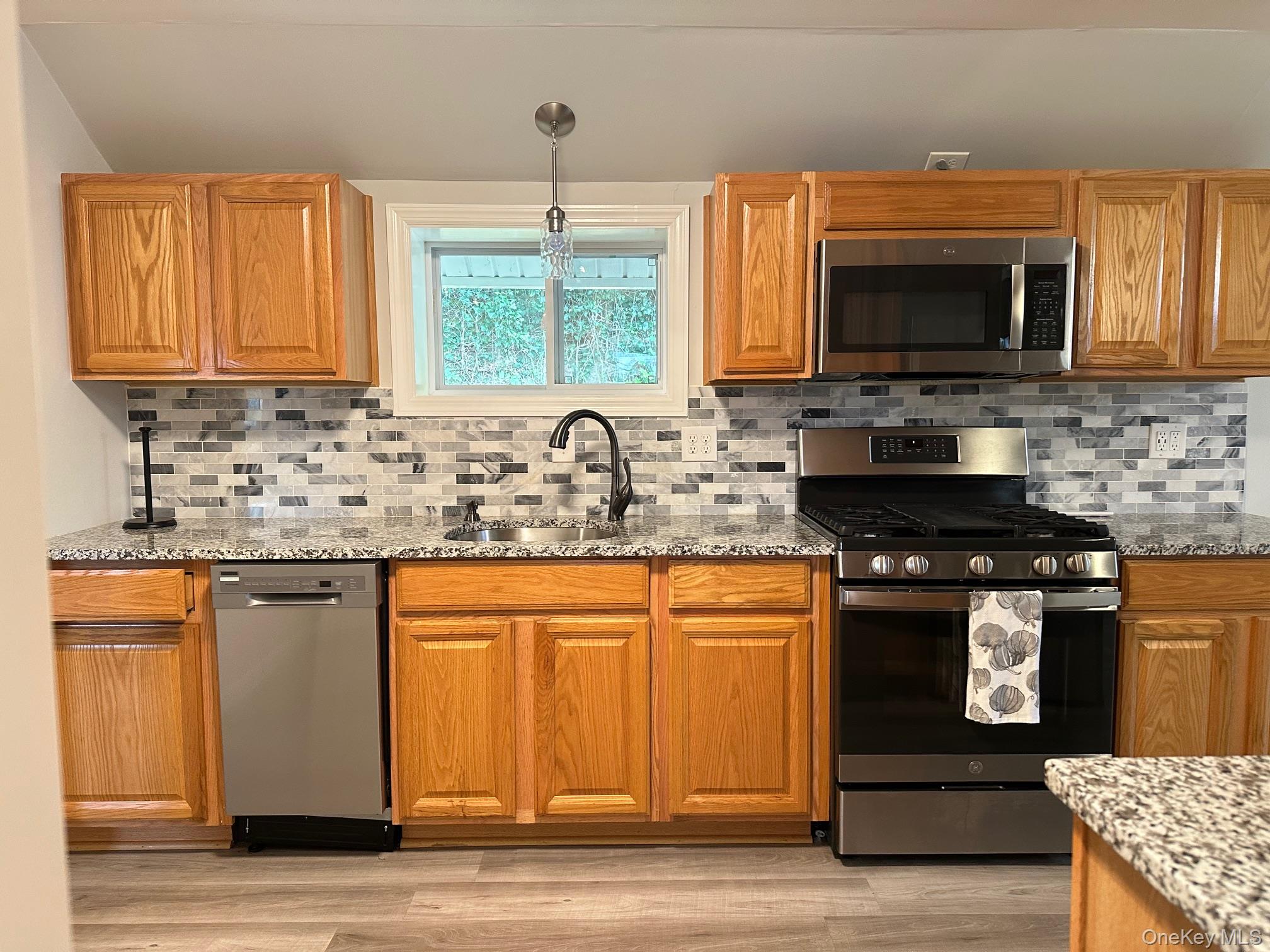 38 Glenmere Avenue, Unit Unit B photo 6