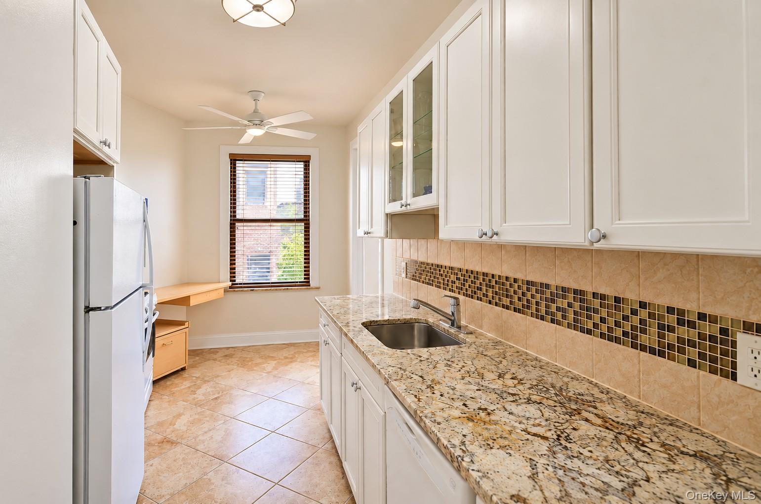 31 Pondfield Road West, Unit 51 photo 5