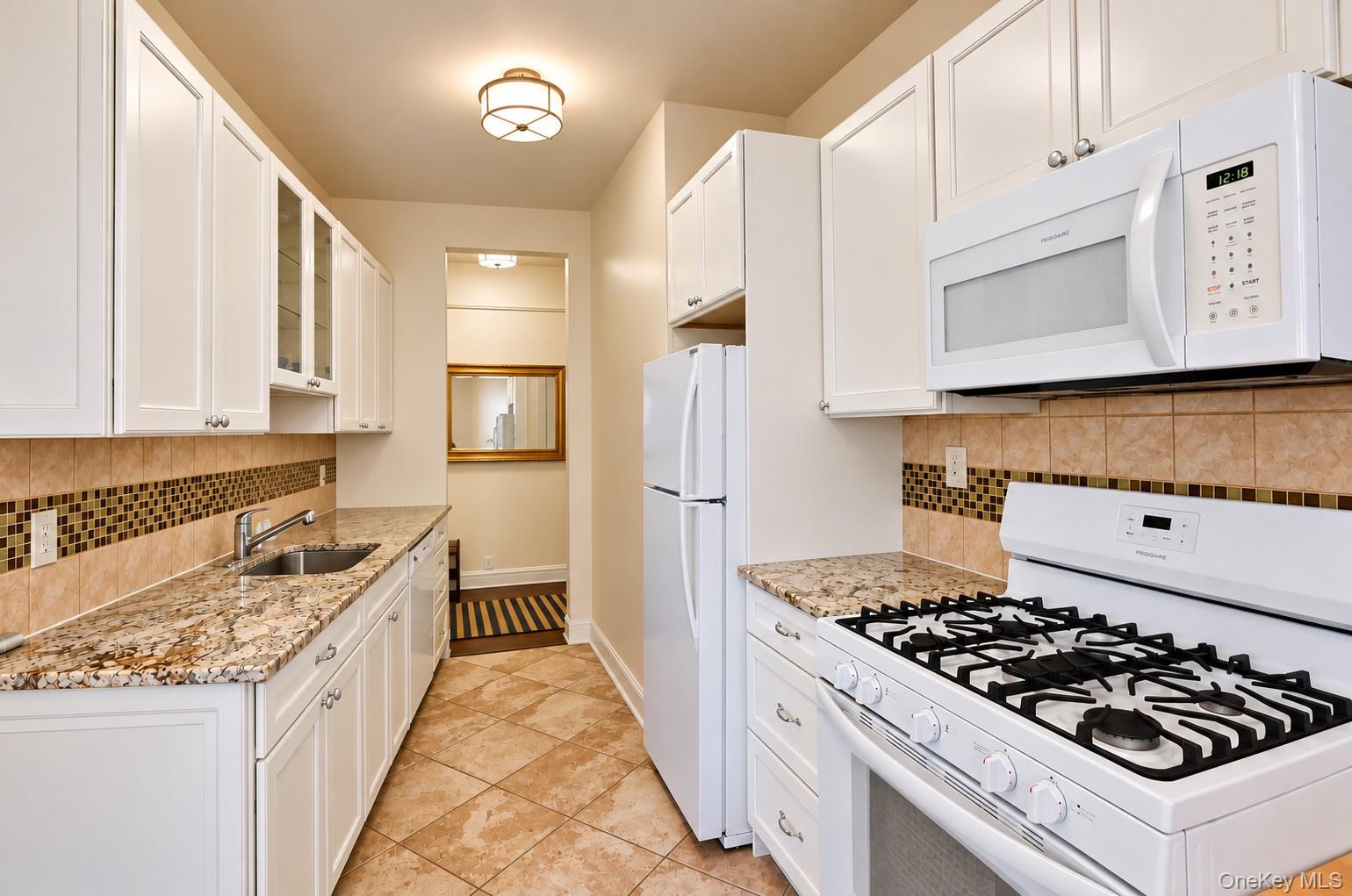 31 Pondfield Road West, Unit 51 photo 3