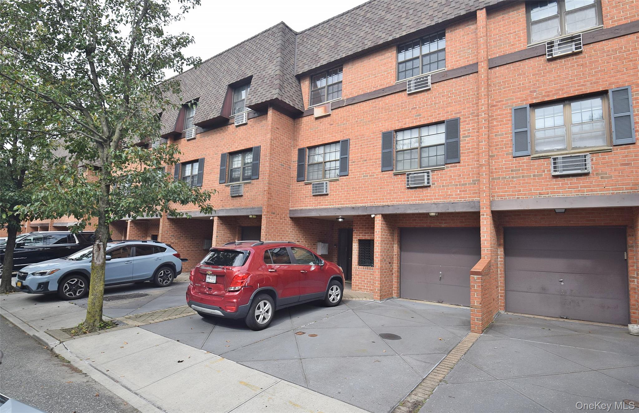 220-47 67 Ave – For Rent